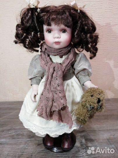 Кукла фарфоровая, 40 см