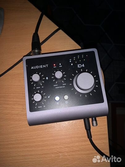 Студийный комплект.Audient id4 + behringer b-1