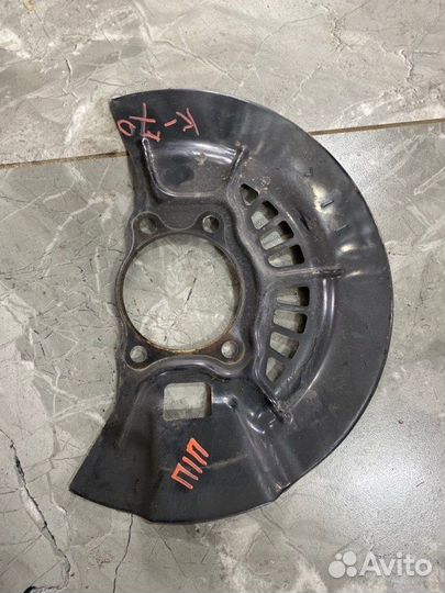 Пыльник тормозного диска передний правый Toyota