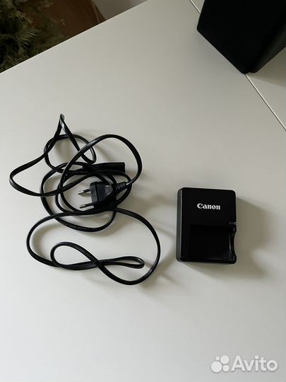 Зеркальный фотоаппарат canon 1000d