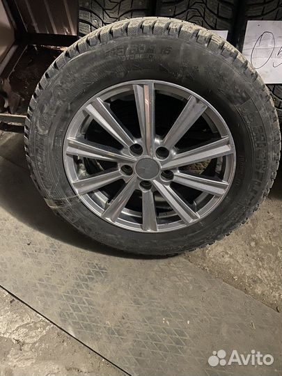 Michelin X-Ice North 3 215/60 R16