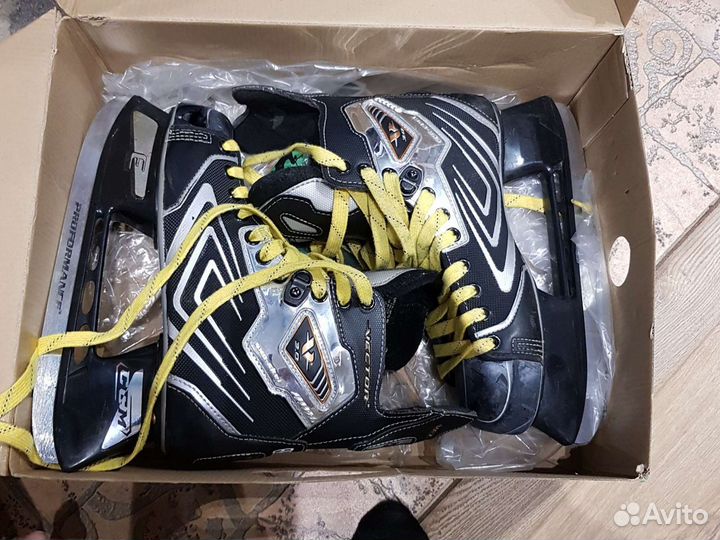 Коньки хоккейные