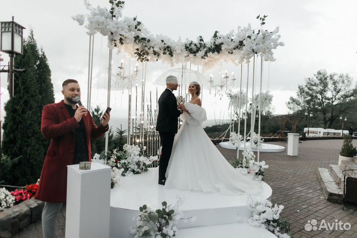 Ведущий на свадьбу