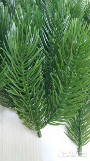Искусственные еловые веточки