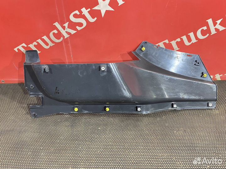 Накладка корпуса подножек левая Volvo FH