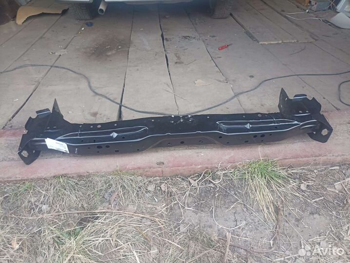 Нижняя панель(телевизор) Nissan almera classic B10