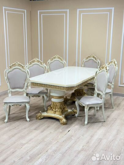 Стол и стулья