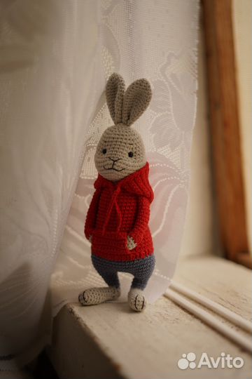 Вязаная игрушка Зайчик
