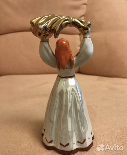 Статуэтка девушка со снопом Дулево