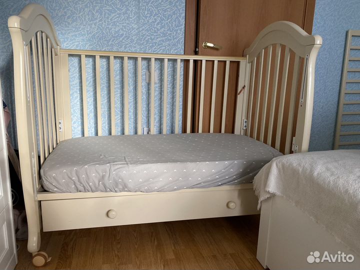 Детская кроватка