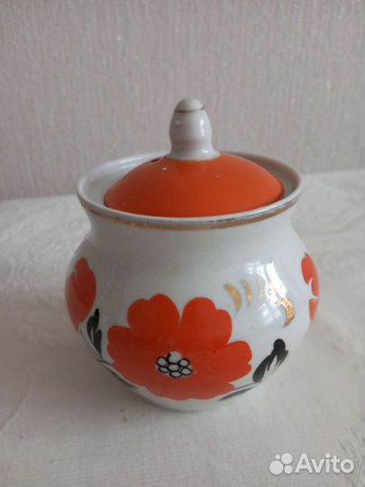 Фарфоровая сахарница