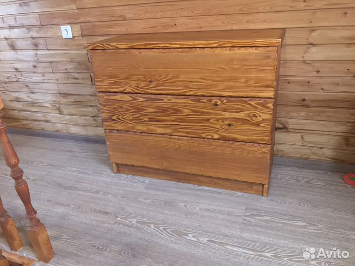 Комод из маммива дерева