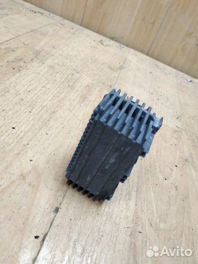 Блок реле Opel Astra H Z19DT 2007