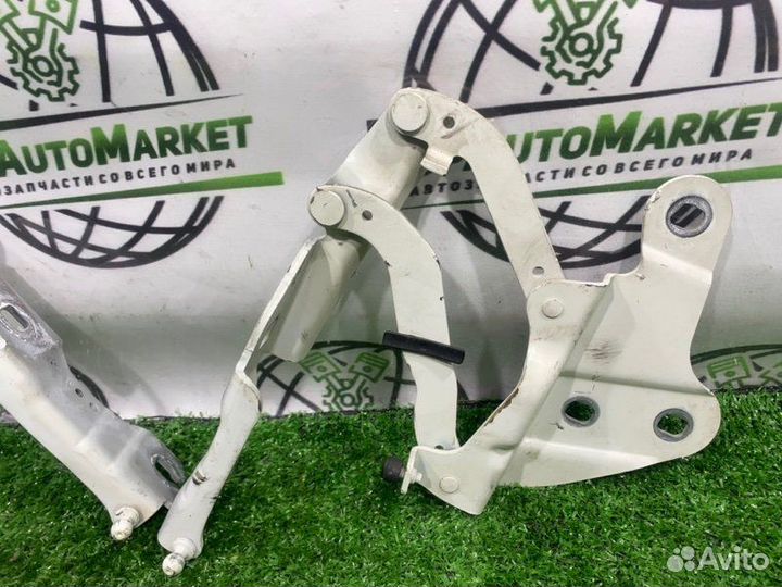 Петля капота Bmw X1 E84 N47D20 2011