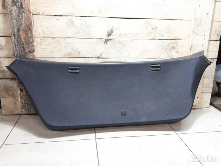 Обшивка двери багажника Opel Astra H 2004-2014