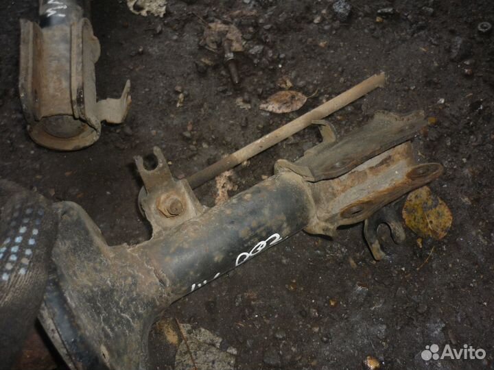 Стойка передняя левая Шевроле Авео Т250/200