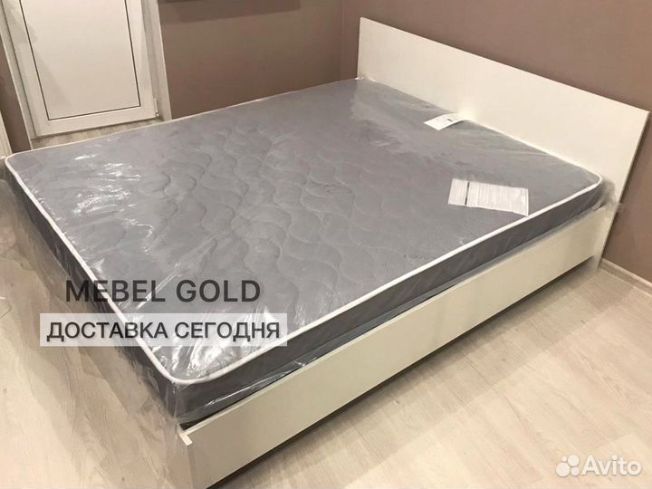 Кровать