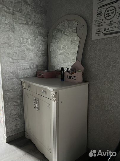 Комод с зеркалом