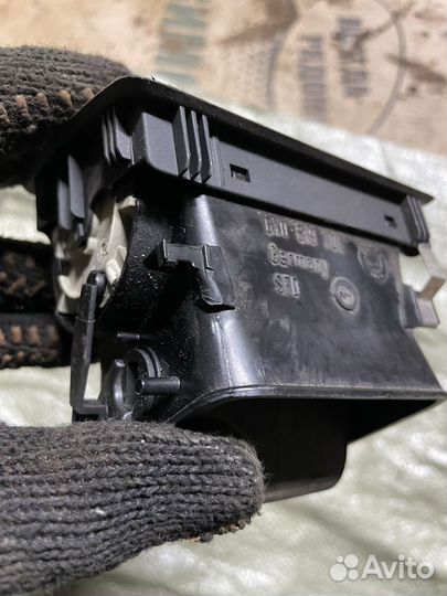 Дефлектор воздушный левый SKoda Fabia 1