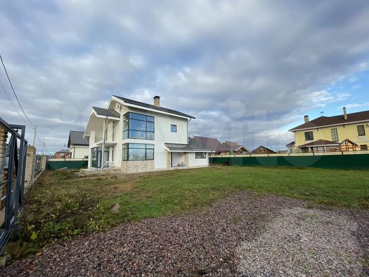 Дом 200 м² на участке 9 сот.