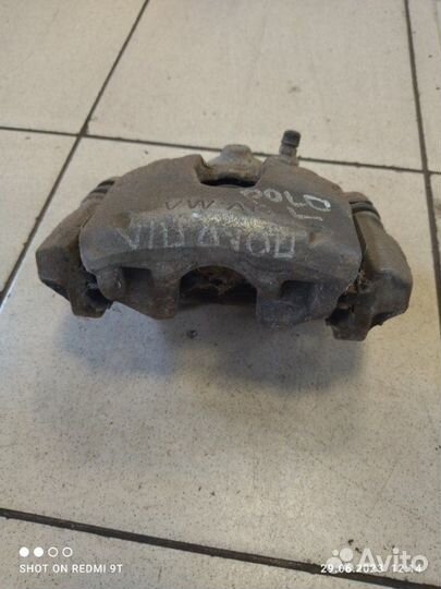 Суппорт тормозной передний левый Volkswagen Polo