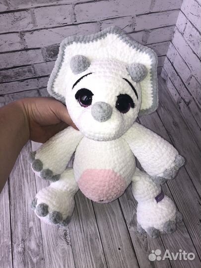 Вязаный динозаврик