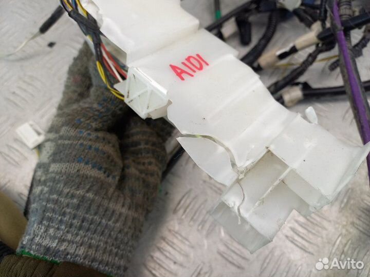 Проводка (коса) салонная Toyota Rav 4 XA40 2.0