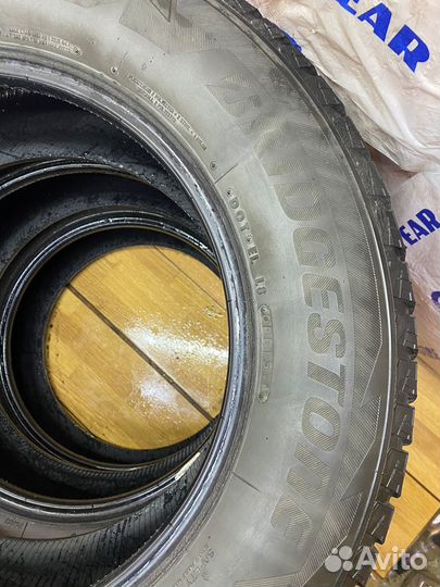 Bridgestone Blizzak DM-V2 235/65 R17