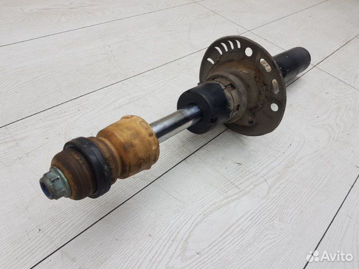 Амортизатор передний правый Vw Passat B6