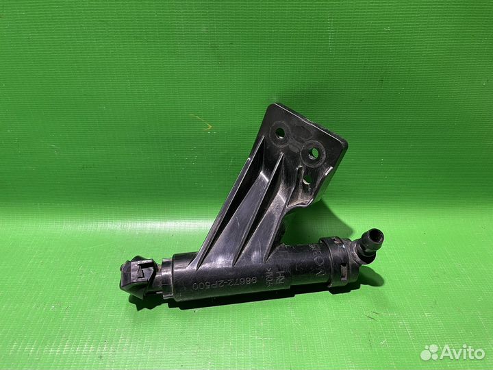 Форсунка фароомывателя правая Kia Sorento 2009-20