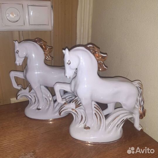 Конь Златоглавый фарфоровая статуэтка лфз