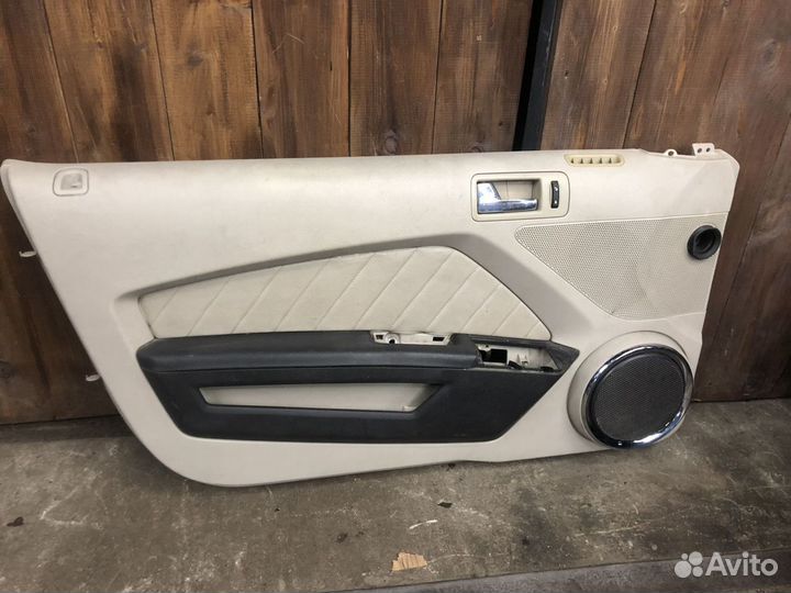 Обшивка двери левой Ford Mustang V 09-14