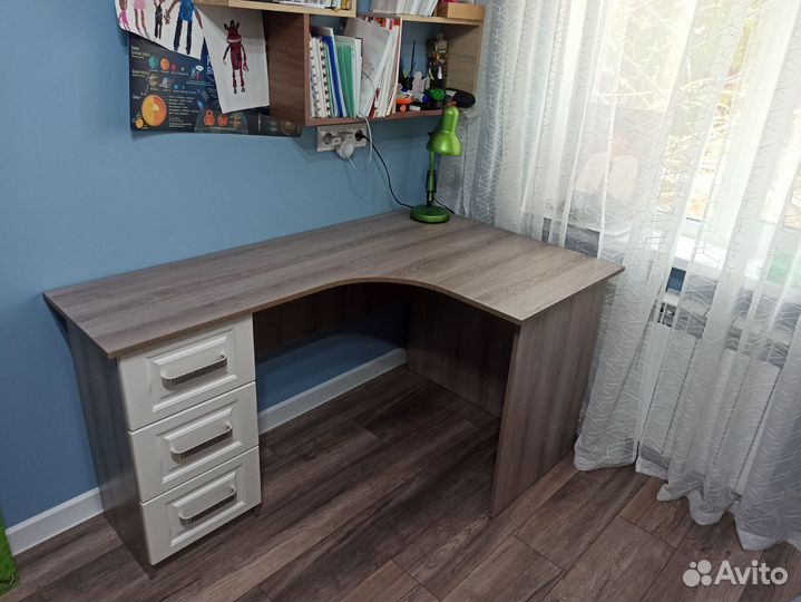 Письменный стол