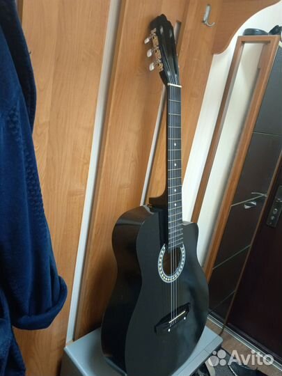 Акустическая гитара