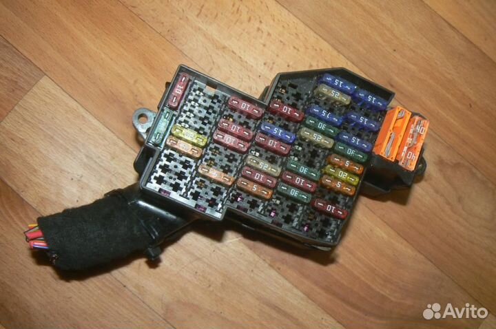 Блок предохранителей салон. прав. Porsche/ Cayenne