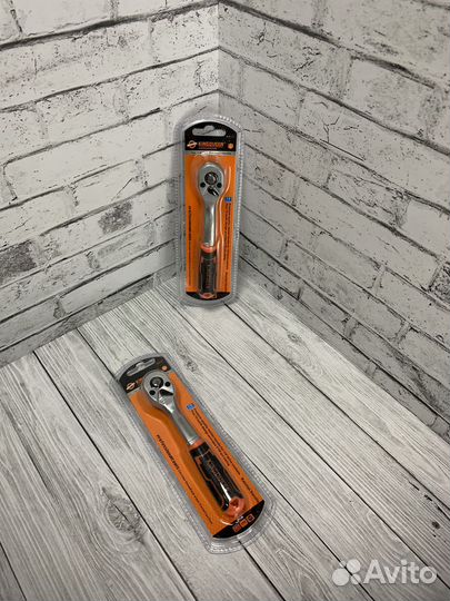 Трещетка маленькая новая (в упоковке )