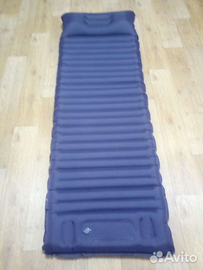 Надувной туристический коврик