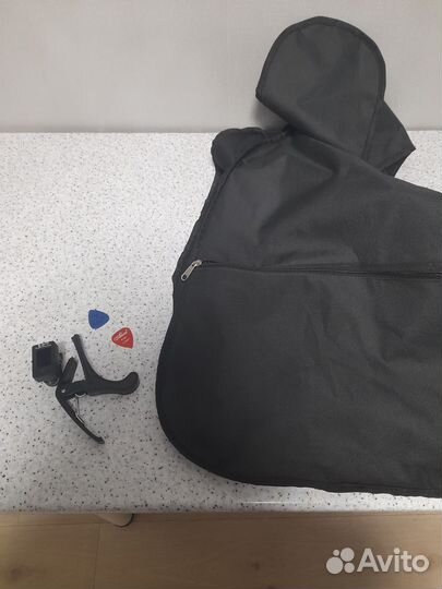 Акустическая гитара