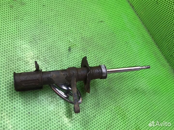 Передняя правая стойка калина2 Гранта