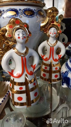 Статуэтки листайте