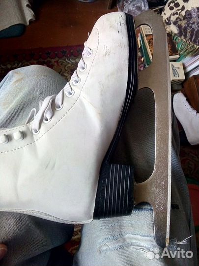 Коньки фигурные женские р.35 и р.36 белые кожа