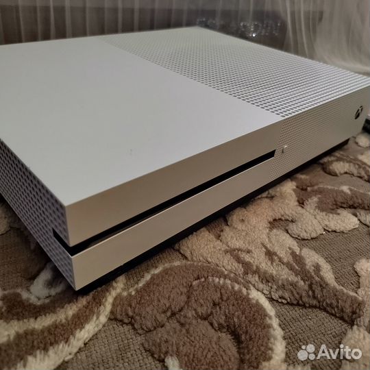 Xbox One S, 1TB, игры