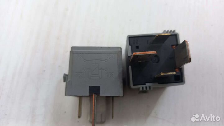 Реле пневмоподвески Mercedes W251 R-class