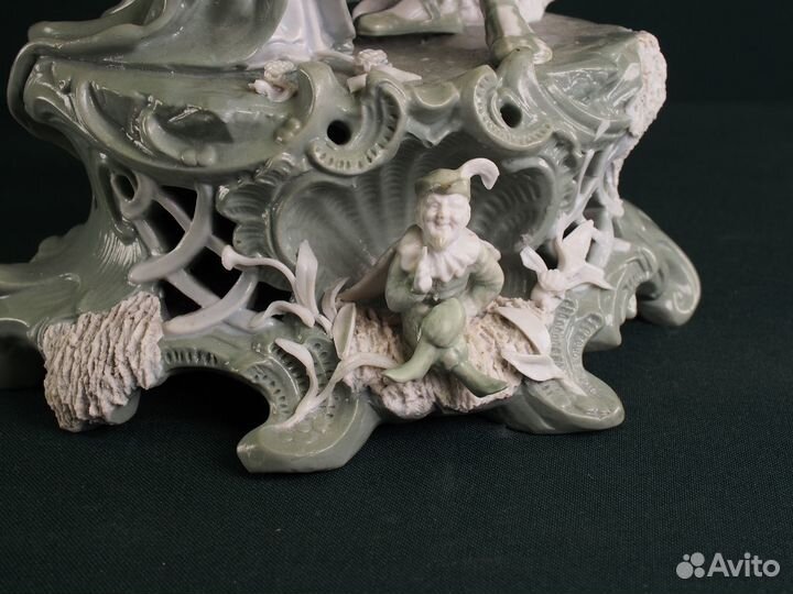 Фарфоровая статуэтка 