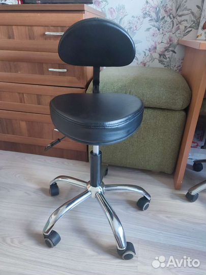 Стул мастера тату салона