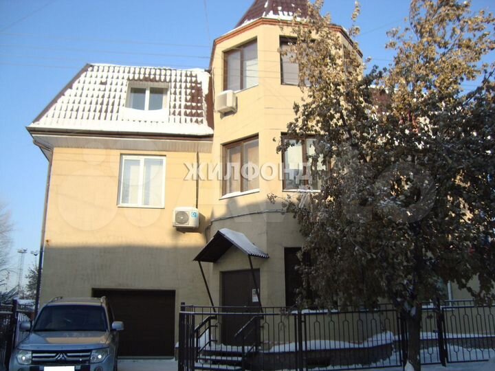 Коттедж 466,6 м² на участке 3,8 сот.