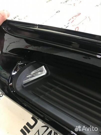 Пороги на Toyota Land Cruiser 200 подсветка черные