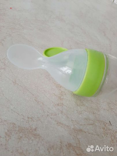 Силиконовая бутылочка-ложка на присоске