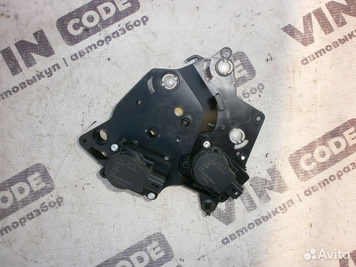 Механизм заслонок отопителя Ford Focus 3