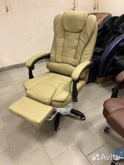 Офисное кресло руководителя